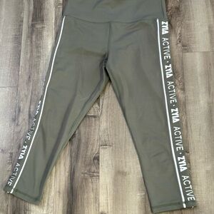 Zyia crop olive green Leggings